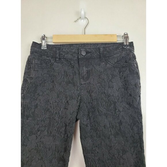 SIMPLY Vera Vera Wang Black Floral Textured Cropped Denim Jeans Size 4P - Picture 3 of 8